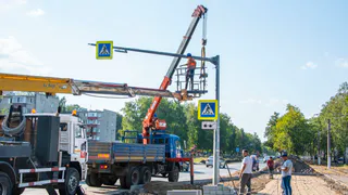В мэрии объяснили, почему при реконструкции пр. Строителей убрали парковочные карманы