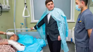 Пострадавшую при нападении ученика уборщицу нижнекамского лицея выписали из больницы
