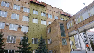 Поменяли окна, покрасили стены, установили сантехнику
