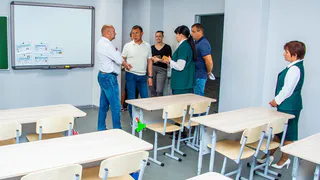 «Это происходит по желанию родительского комитета, который хочет улучшить условия обучения детей»