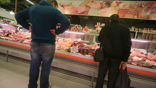 Гаишник украл палку колбасы
