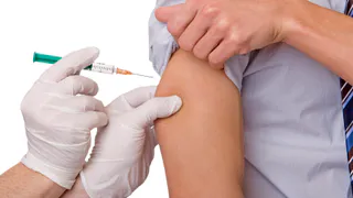 Стало известно, какие побочные эффекты у вакцины от коронавируса