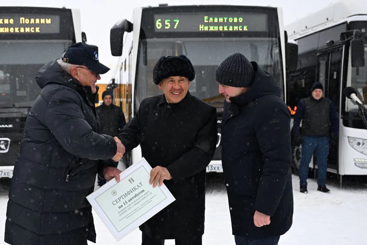 Нижнекамску вручили 15 новых автобусов