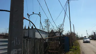 Нижнекамцы жалуются: «Состояние линии электропередач в "Садоводе" ужасное, провода свисают!»