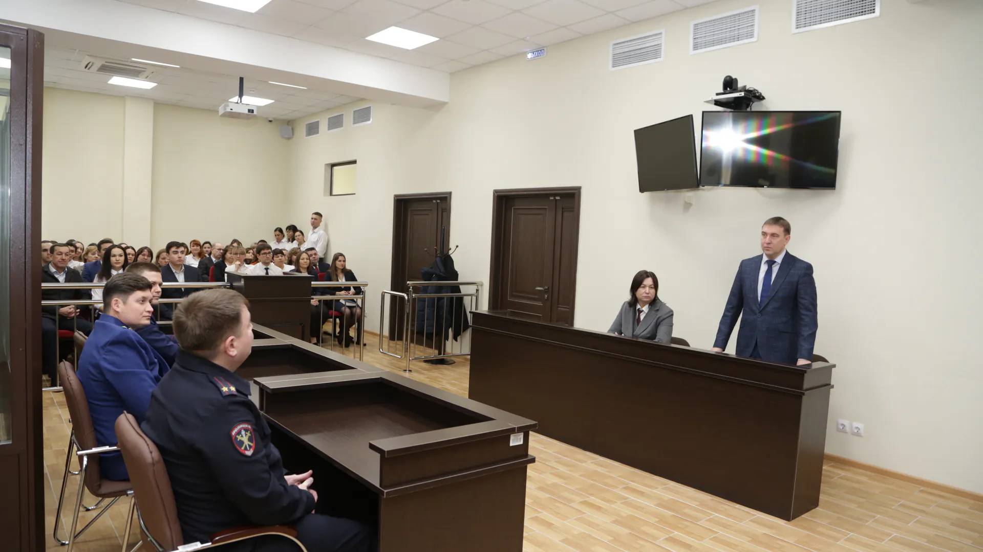 В Нижнекамске в горсуде представили нового заместителя председателя по уголовным делам