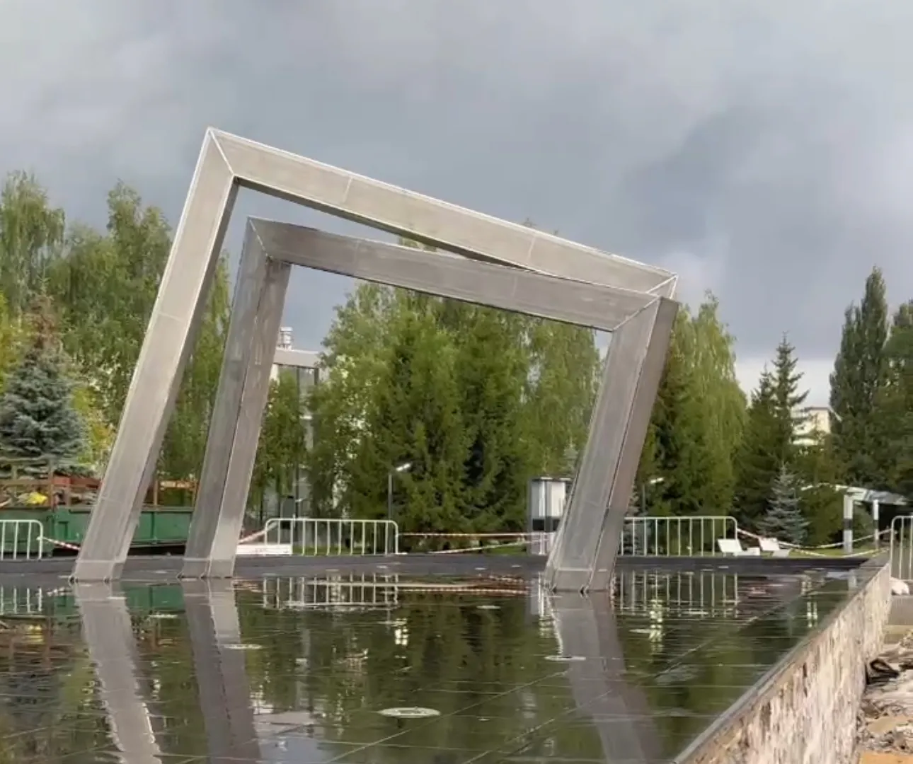 В Нижнекамске ремонтируют фонтан на площади Лемаева