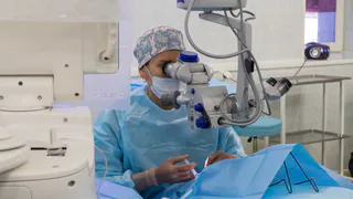 Врачи Татарстана провели уникальную операцию по частичной замене роговицы