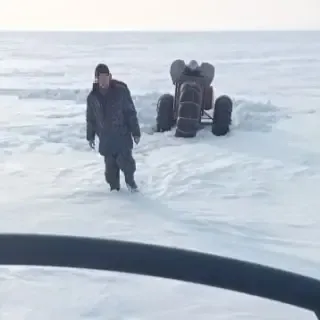 Эвакуация из ледяной ловушки в Татарстане: рыбака спасли на реке Кама