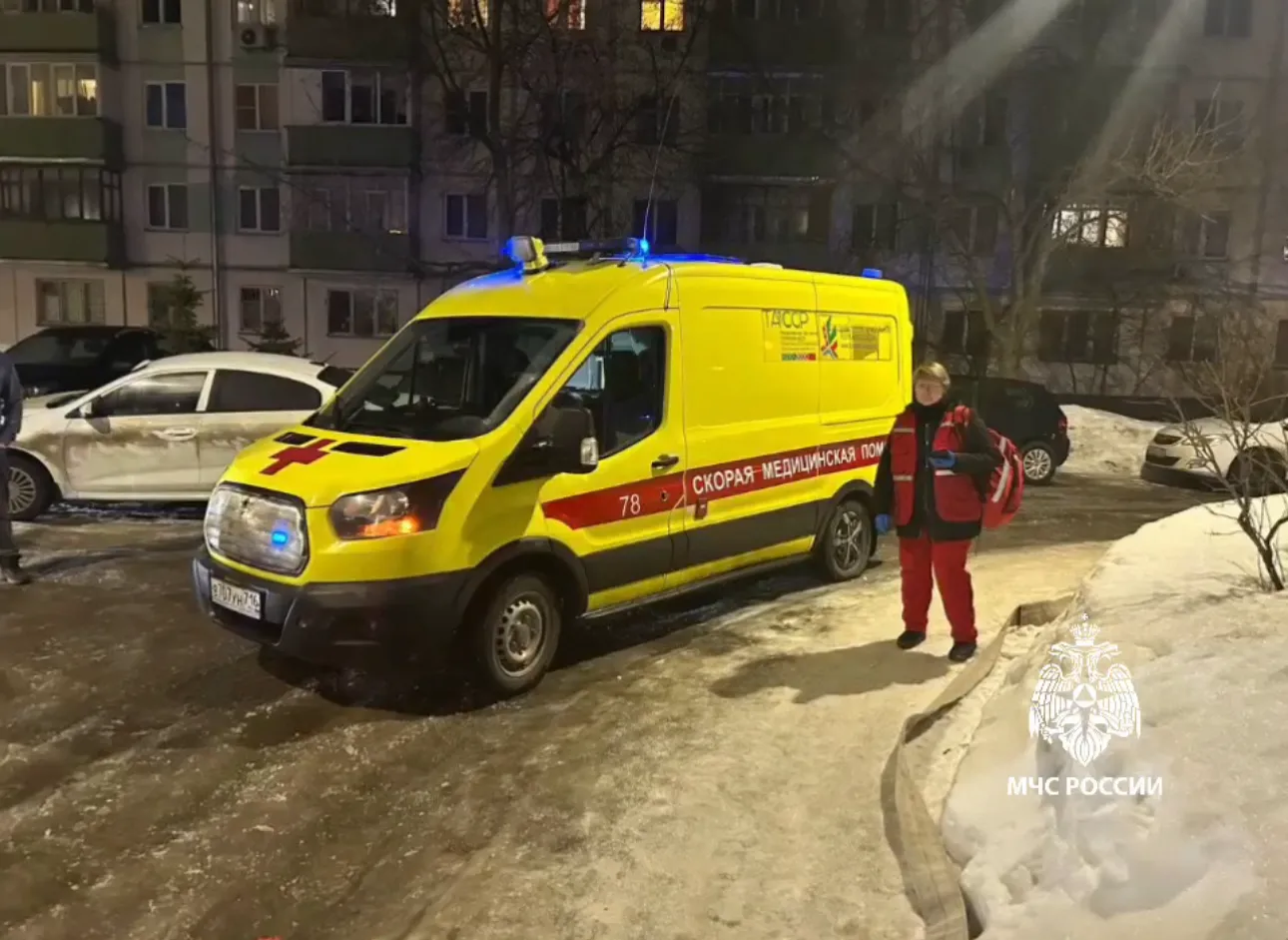 На пожаре в Казани спасли женщину: двое пострадавших, эвакуированы 20 человек