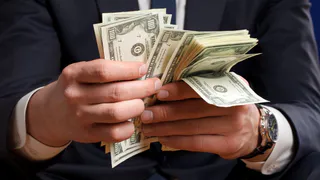 Несколько тысяч депутатов перестанут отчитываться о своих заработках