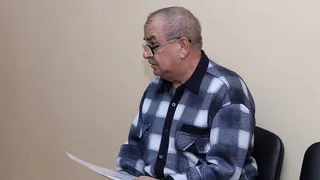 Защитить книги от влажности, чистить хоккейный корт, отремонтировать фасад дома, кронировать деревья