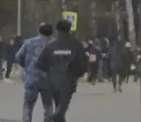 В Нижнекамске произошла массовая драка фанатов после хоккейного матча