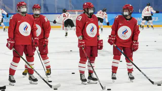  Хоккеистки Канады и России вышли играть в масках на ОИ-2022