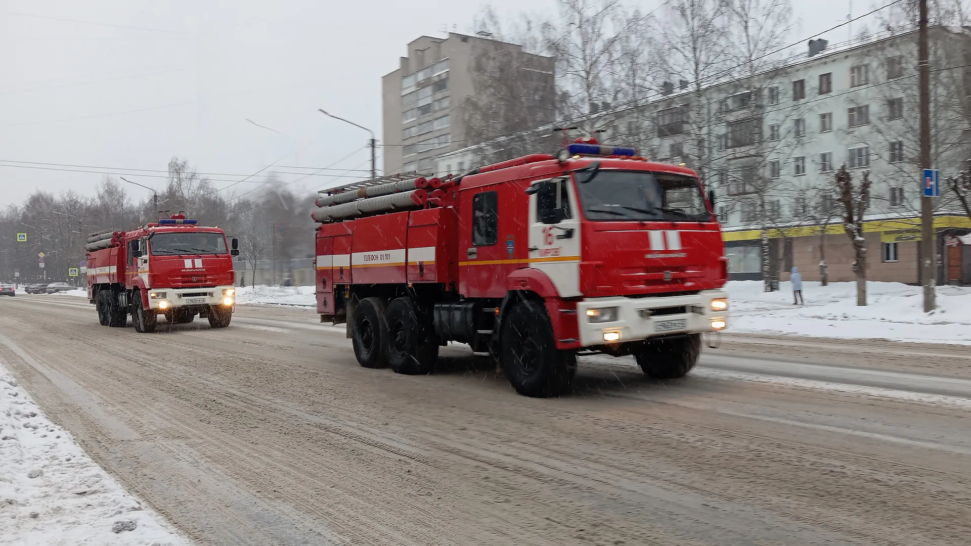 Пожарные спасли бабушку, которая пролежала ночь без сознания в ванной в Нижнекамске