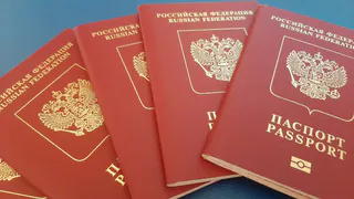 С сегодняшнего дня в России вновь начнут выдавать заграничные паспорта с электронным носителем информации