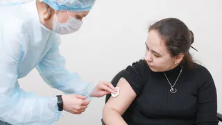 Вакцинация продолжается: прививки можно сделать в ТЦ Нижнекамска 