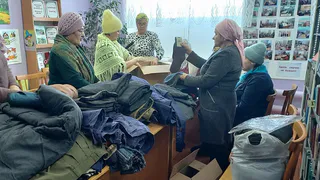 В Нижнекамском районе сельчане вяжут зимние вещи для мобилизованных