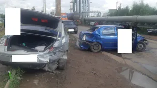Нижнекамец на скорости въехал в припаркованный на обочине автомобиль