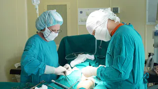 В НЦРМ 68-летнему мужчине с тромбозом артерий сохранили ногу