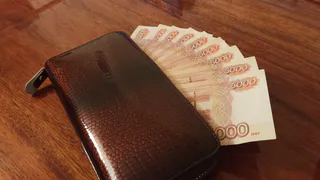 Снимите с карты и храните дома: финансист назвал сумму, которая всегда должна быть наличными 