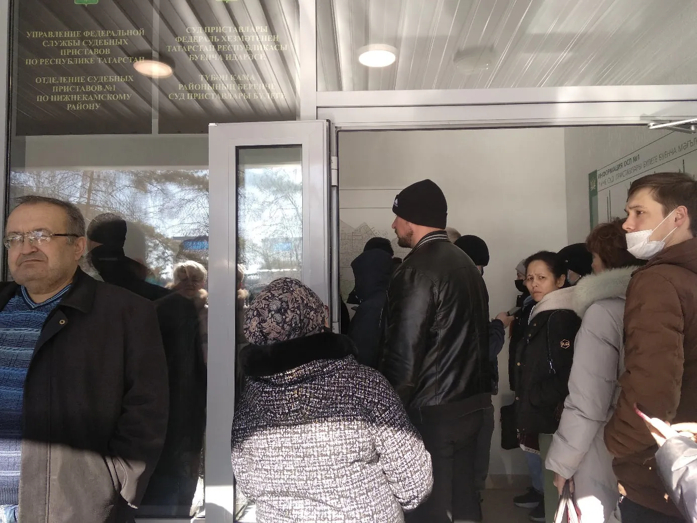 В Нижнекамске к судебным приставам большие очереди