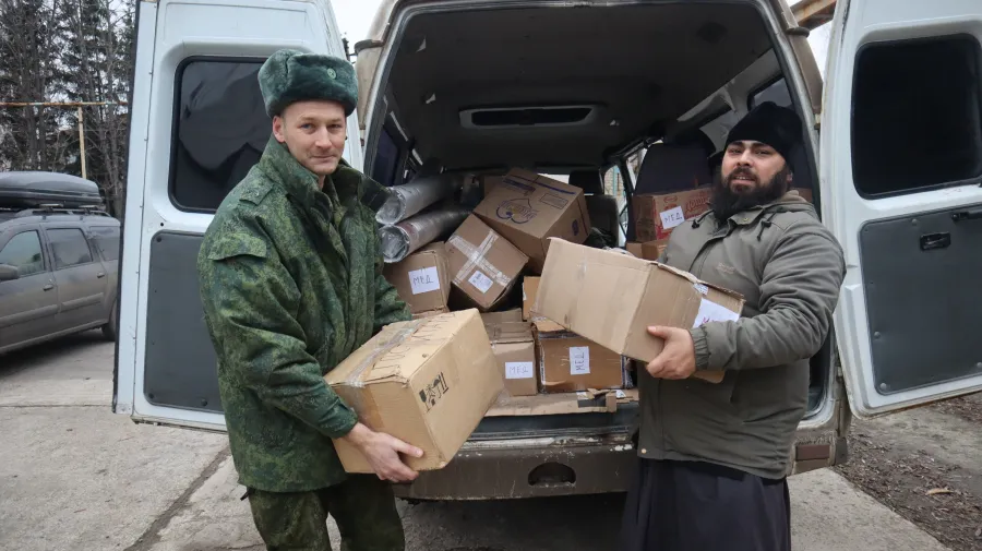 Священнослужители Нижнекамска передали гуманитарную помощь солдатам