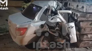 Страшная авария в Арске: 21-летний парень с разгона въехал в бетонные блоки