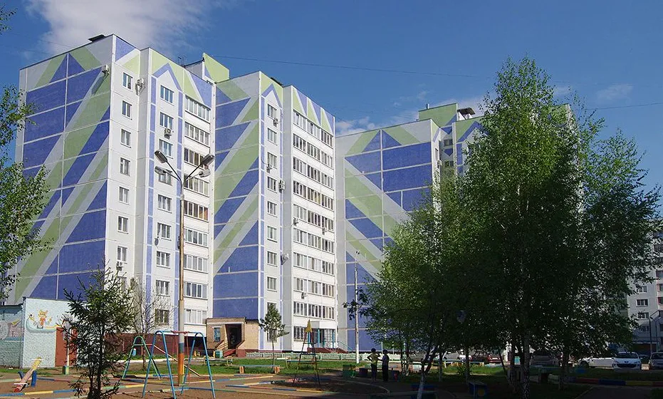 Народный репортер: что кидают с крыши на Баки Урманче?