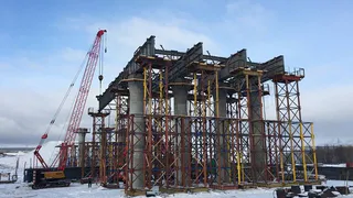 На обходе Нижнекамска и Челнов приступили к монтажу моста