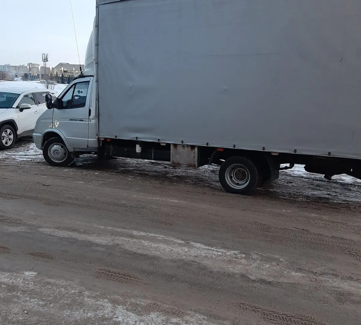 В Татарстане мошенник уговорил бизнесмена за бесценок купить у приставов на торгах два грузовика
