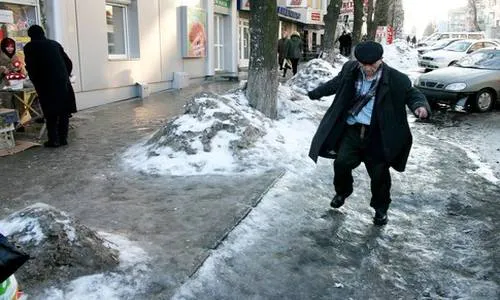 Безобразие: жертв гололеда все больше