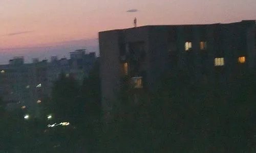 В Нижнекамске девушка пыталась спрыгнуть с крыши высотки