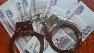 59-летняя жительница Татарстана, расплатившаяся за покупки чужой банковской картой, получила условку