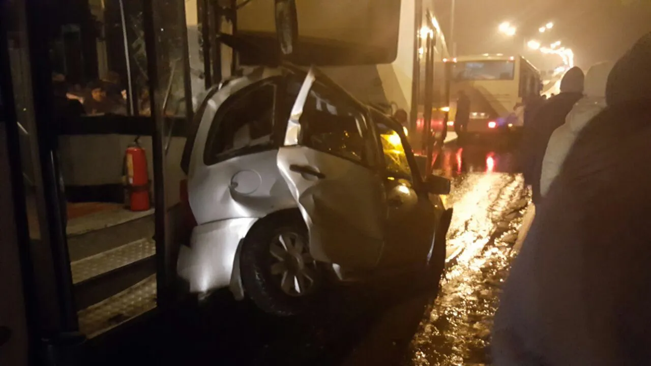 В Нижнекамске два автобуса зажали «Калину»