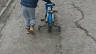 «Сзади дома дорога ужасная. Когда уже ее сделают?»