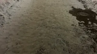 В Нижнекамске пешеходные дорожки превратились в каток