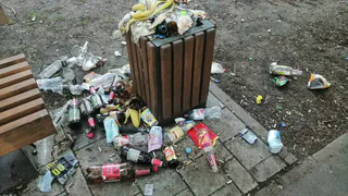 Сквер на Юности: «Кто убирает в этом парке?»