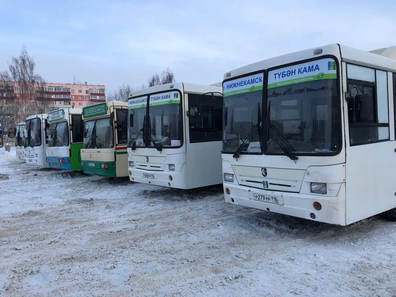 Власти Нижнекамска ответили, почему жителям приходится подолгу ждать автобусы