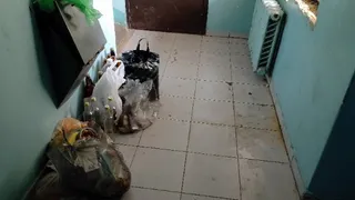 «Вонь, грязь, в лифт невозможно зайти»