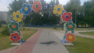 В Нижнекамске загорелась еще одна цветочная арка
