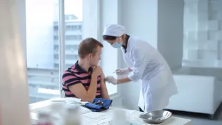 Где в Нижнекамске можно сделать прививку от гриппа и коронавируса?