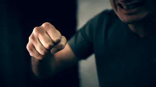 Не в первый раз: в Татарстане пьяный отец чуть не убил сына