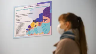Более 40% россиян заявили, что продолжат носить маски до мая 2022 года