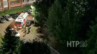 В Нижнекамске сгорела припаркованная у подъезда машина