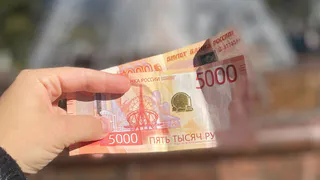 Снимите с карты и храните дома: финансист назвал сумму, которая всегда должна быть наличными
