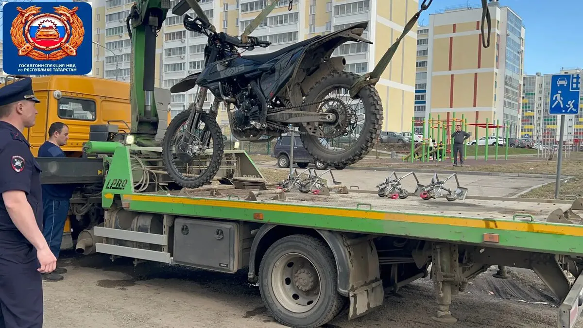 В Набережных Челнах полиция задержала подростка на кроссовом мотоцикле без прав