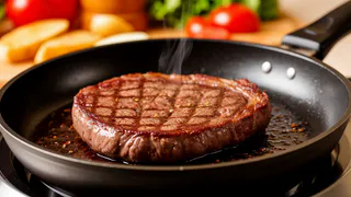 Важно знать всем мясоедам: как правильно выбрать и приготовить мясной стейк

