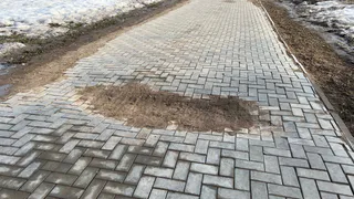 «Брусчатка растаяла вместе со снегом, и образовался провал»