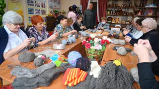 В Нижнекамске для мобилизованных вяжут носки и варежки