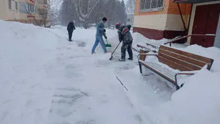 Жители Нижнекамска помогают коммунальщикам очистить город от снега

